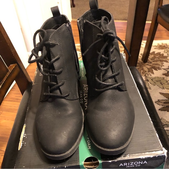 Great condition Arizona black boots. - Picture 1 of 3
